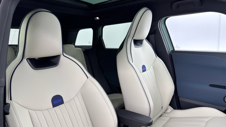 MINI Aceman 135kW E Classic 43kWh 5dr Auto Electric Hatchback